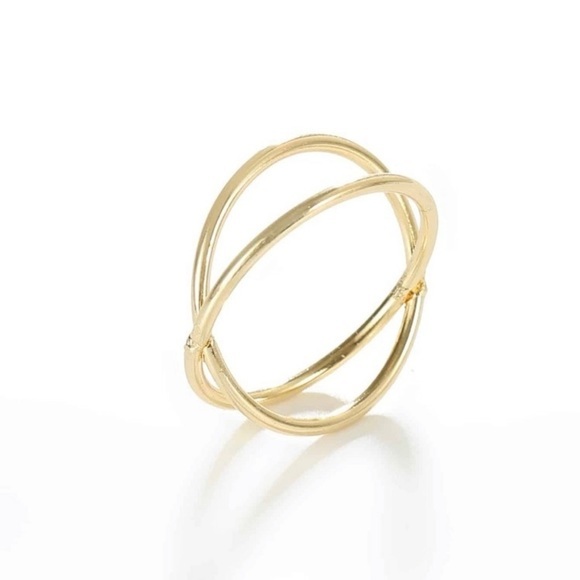 3/$30 💛 Criss Cross Earrings - Picture 3 of 4